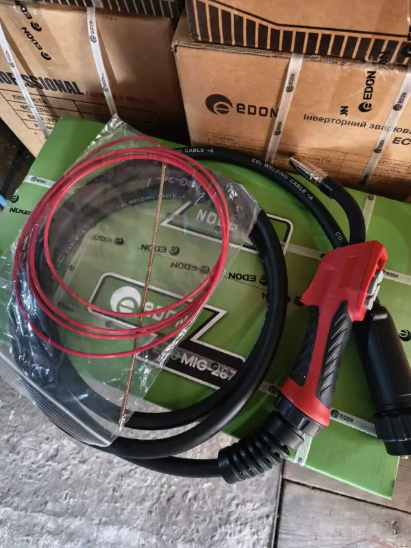 Сварочный полуавтомат Edon PRO MIG 318 LCD с синергетическим управлением - фото 2 Сварочный полуавтомат Edon PRO MIG 318 LCD с синергетическим управлением - фото 2