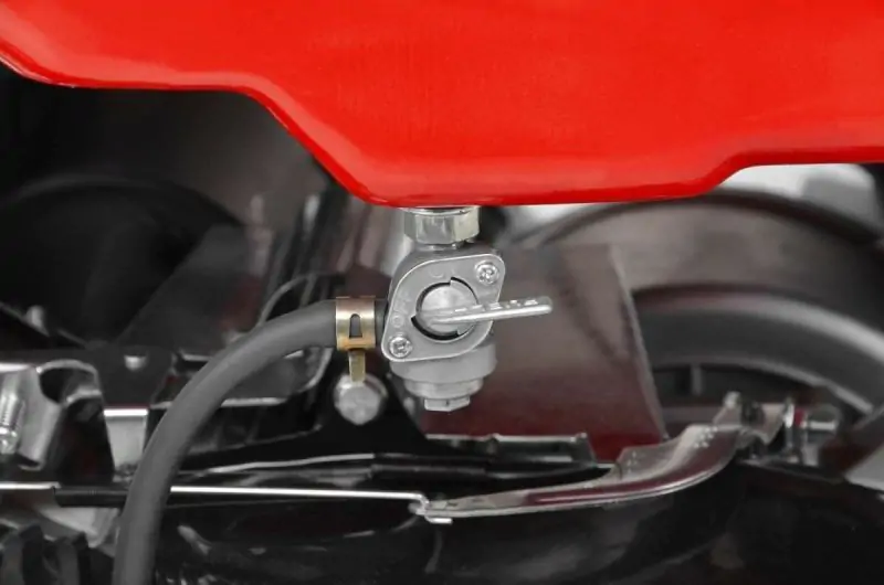 Бензиновий генератор Hecht GG 3300 - фото 4 Бензиновий генератор Hecht GG 3300 - фото 4