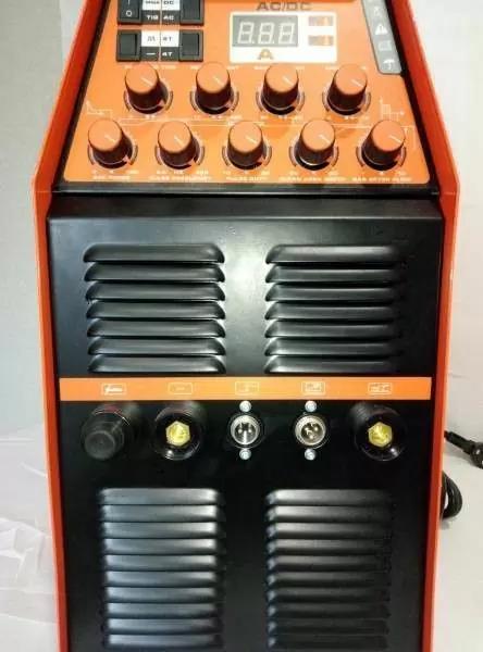 Аргонодуговая сварка Искра TIG 220 AC/DC Pulse - фото 2