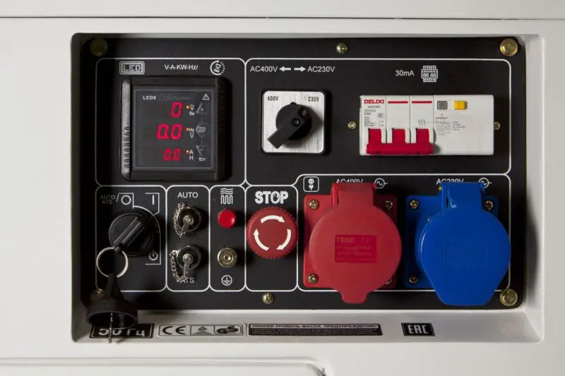 Дизельный генератор Hyundai DHY 8500SE-T (220/380В) - фото 7