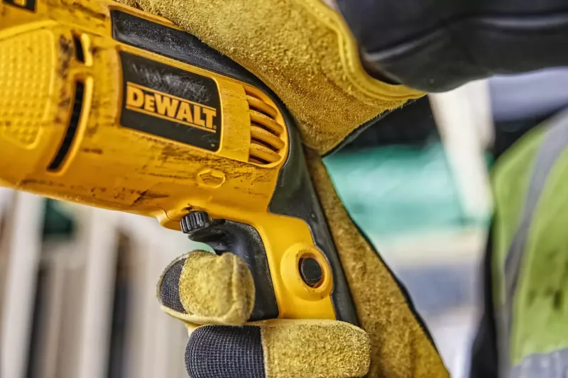 Дрель мережева ударна DeWALT DWD024 - фото 5