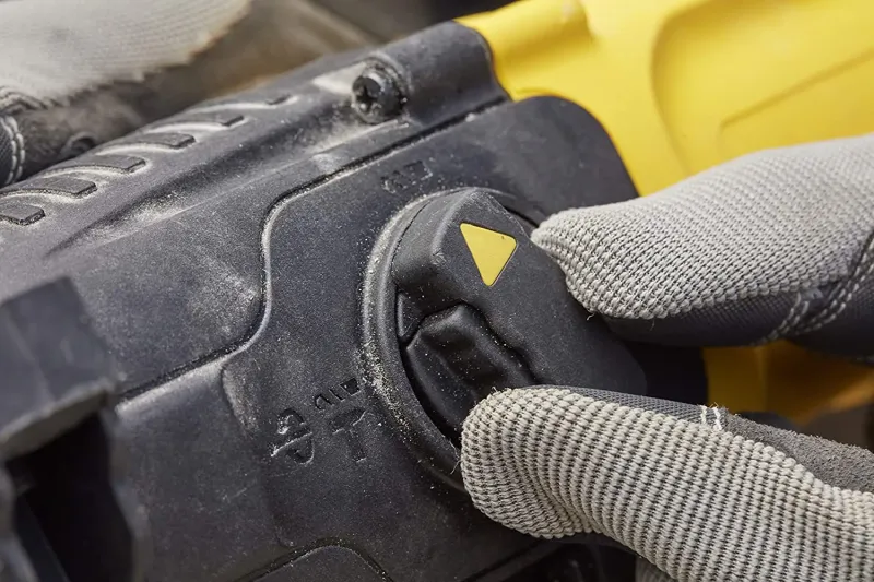 Перфоратор мережевий SDS-Plus STANLEY FATMAX SFMEH200K - фото 4 Перфоратор мережевий SDS-Plus STANLEY FATMAX SFMEH200K - фото 4